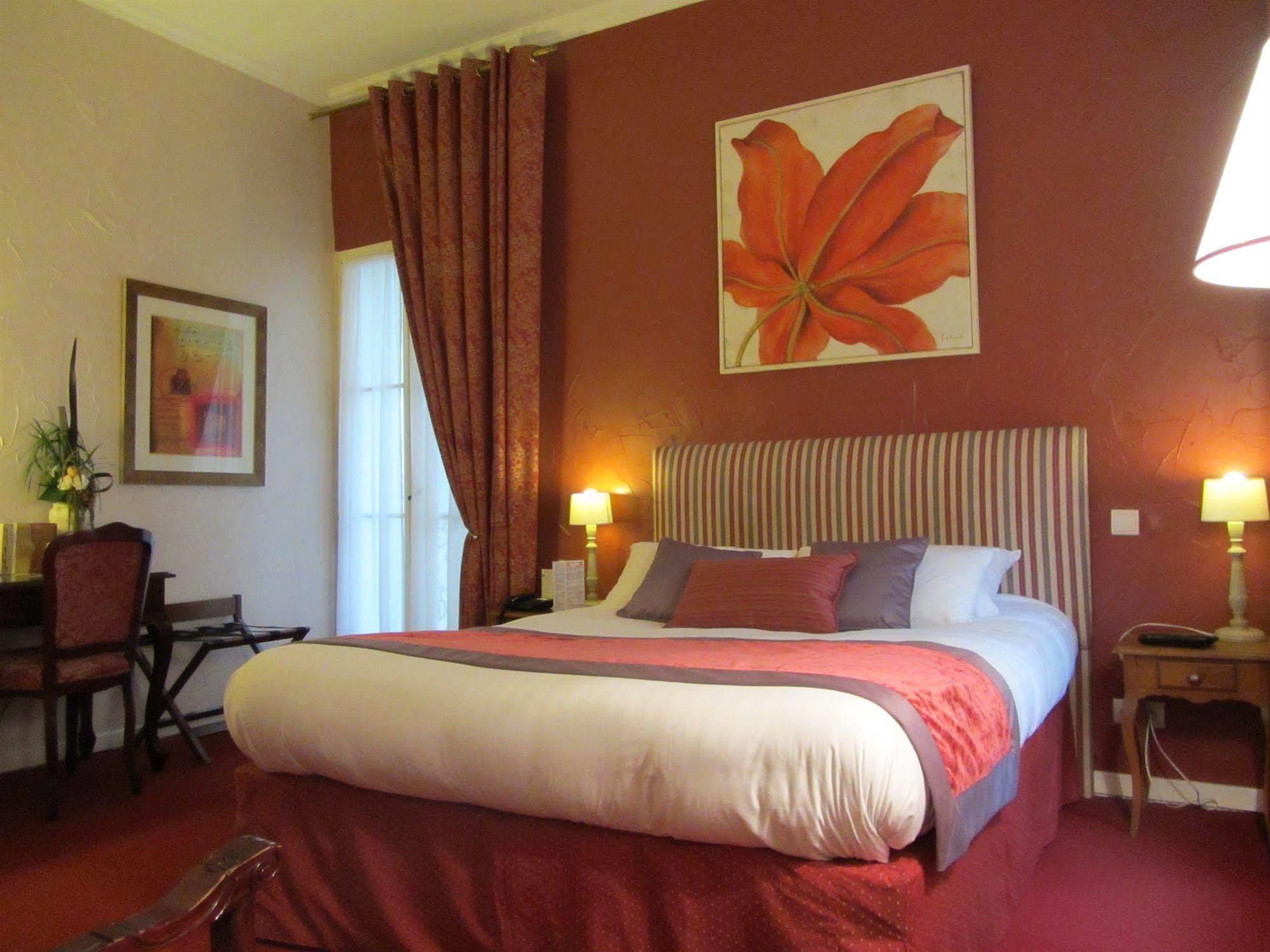 Hotel D'Aragon - Place De La Comedie Montpellier Eksteriør billede